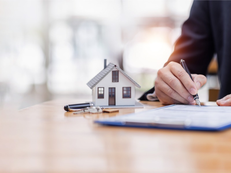 Man signs a mortgage